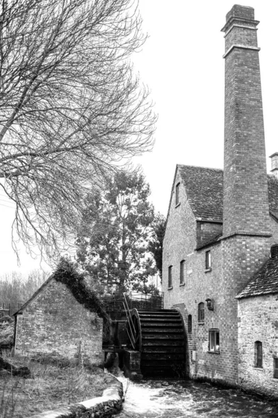 Szara Skala Starego Młyna Wiosce Cotswolds Anglia — Zdjęcie stockowe