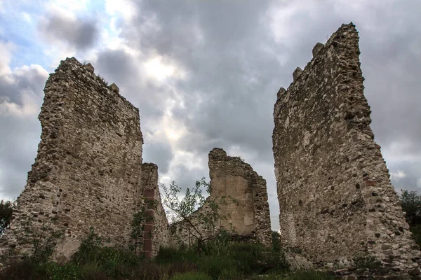 Ruins Ancient Castle Cloudy Sky Gloomy Day — Stock Photo, Image