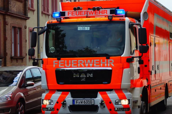 Frankfurt Tyskland Jun 2021 Ett Utryckningsfordon Från Brandkåren Frankfurt Larmkörning — Stockfoto