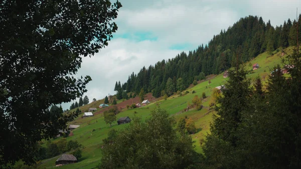 Die Berge Unter Dem Himmel — Stockfoto