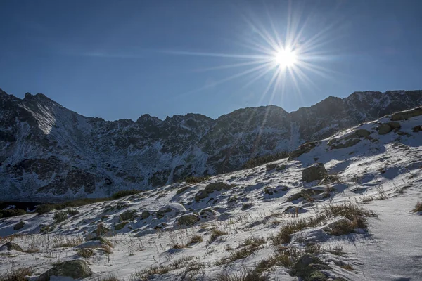 Una Vista Invernale Della Valle Dei Cinque Laghi Dolina Pieciu — Foto Stock