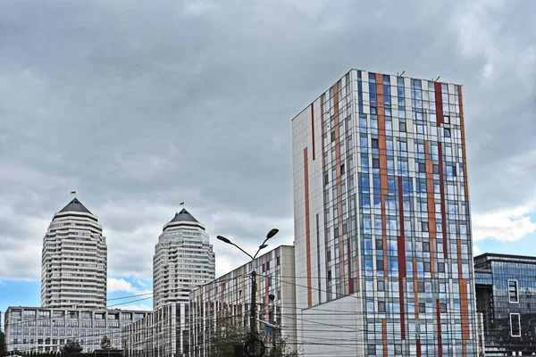 Μια Άποψη Της Σύγχρονης Και Πολύχρωμο Κτίριο Dnipro Ουκρανία — Φωτογραφία Αρχείου