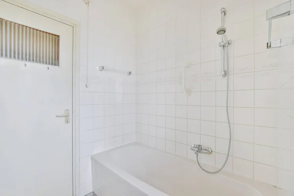 Een Minimalistische Badkamer Douche — Stockfoto