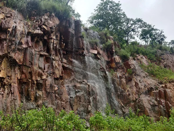 Schöne Aufnahme Eines Wasserfalls Wald — Stockfoto