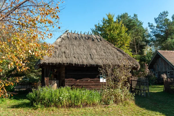 Kuligow Polen Okt 2021 Gebogen Houten Gebouw Een Openluchtmuseum Herfst — Stockfoto