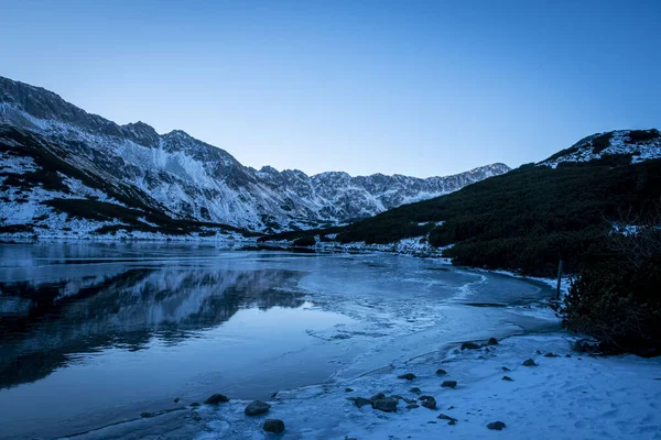 Téli Kilátás Nyílik Völgy Tavak Vagy Dolina Pieciu Stawow Tátra — Stock Fotó
