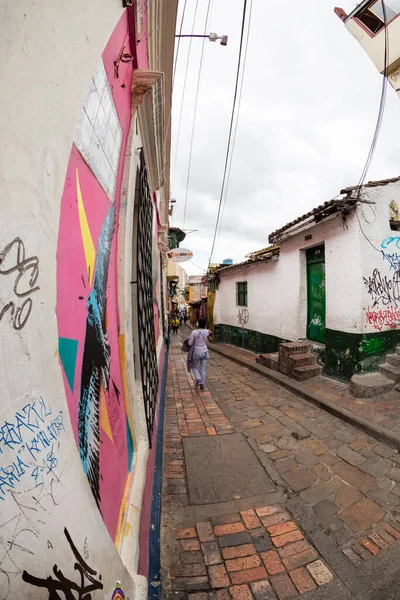 Bogota Colômbia Janeiro 2017 Uma Rua Com Graffitis Nas Fachadas — Fotografia de Stock