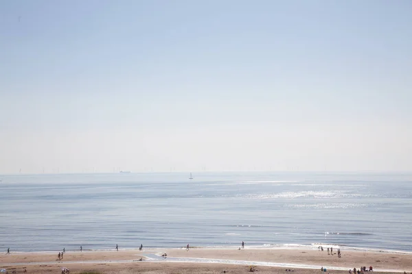 Egmond Aan Zee Netherlands Jun 2019 해변에서 목욕하는 사람들 — 스톡 사진