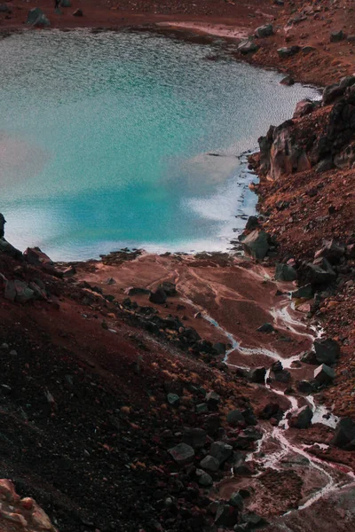 Vertical Shot Lake Surrounded Red Rocks — Stock Photo, Image