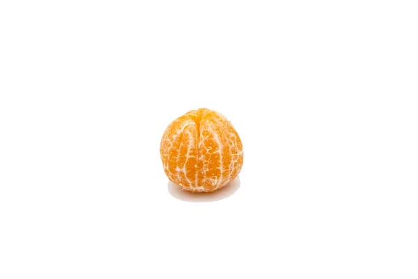 Крупный План Свежего Очищенного Апельсина Белом Фоне — стоковое фото