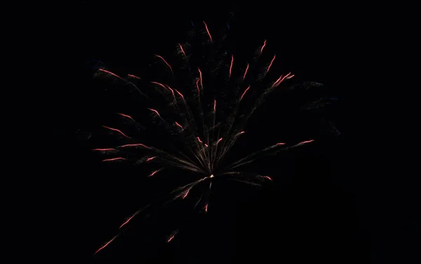 Primer Plano Fuegos Artificiales Sobre Fondo Oscuro Nocturno —  Fotos de Stock