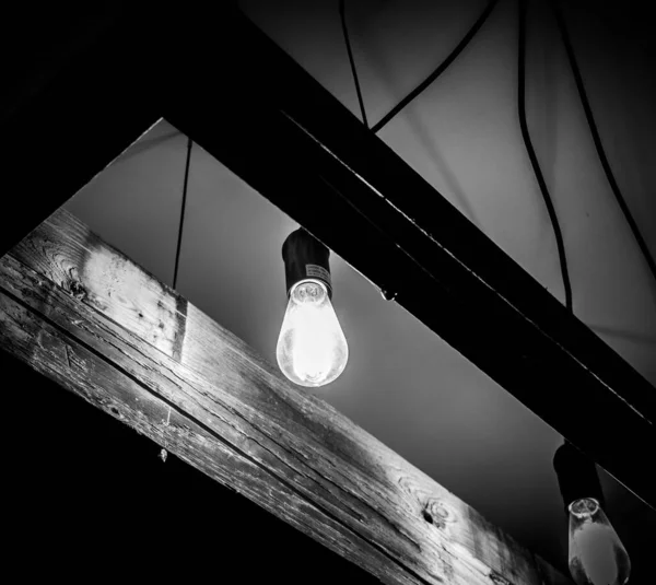 Šedý Odstín Ozdobné Žárovky Zavěšené Kavárně — Stock fotografie