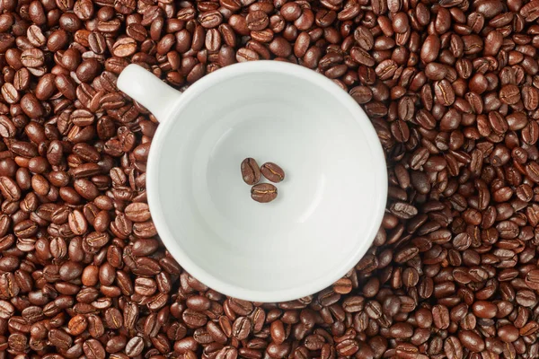 Les Grains Café Torréfiés Avec Une Tasse — Photo