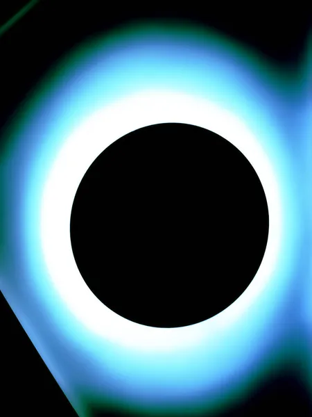 Ilustrace Modrého Lesklého Kruhu Uprostřed Černého Pozadí — Stock fotografie