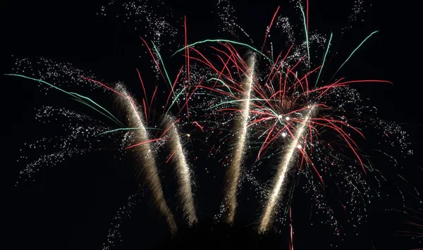 Közelkép Tűzijátékról Sötét Éjszakai Háttérrel — Stock Fotó