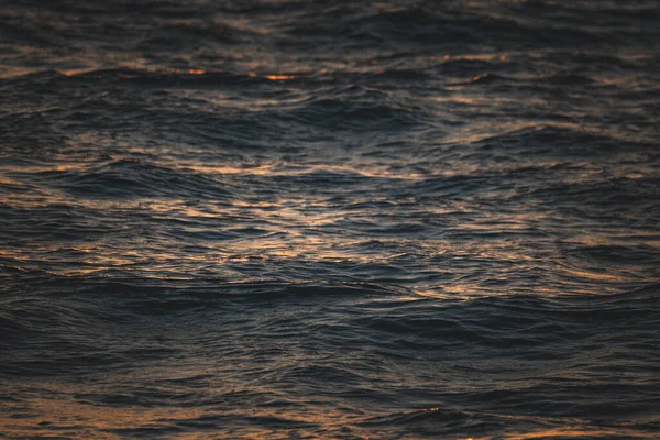 Крупный План Волн Океана Солнечных Лучах — стоковое фото