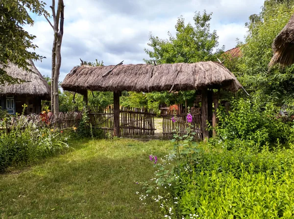 Kuligow Polen Jul 2021 Thatched Overdekte Toegangspoort Een Openluchtmuseum — Stockfoto