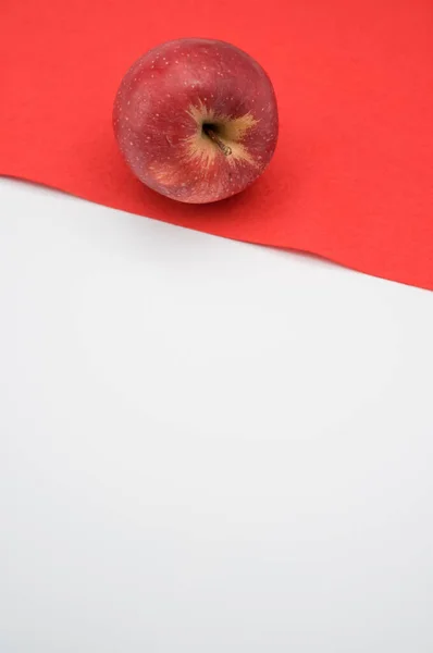 Ripe Biologic Red Apple White Red Background Copy Space — Stock Photo, Image