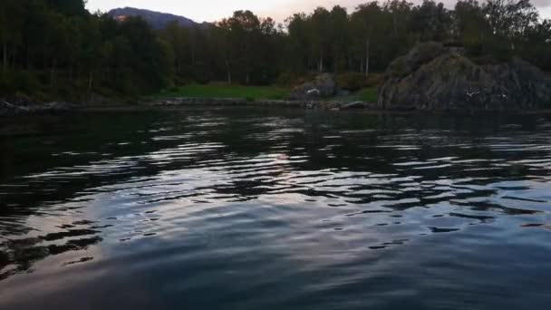 美しい湖と川の反射です — ストック動画
