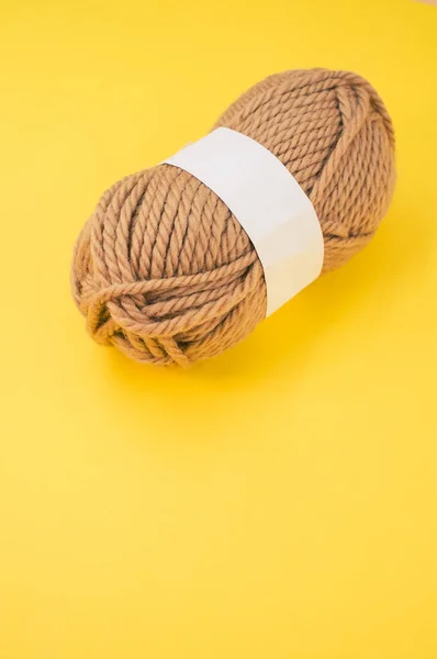 Vertical Shot Isolated Beige Yarn Yellow Background Text Space — Stock Photo, Image