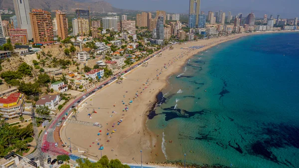 Hermosa Vista Del Paisaje Urbano Costa Del Mar Azul Contra — Foto de Stock