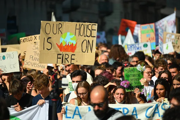 Torino イタリア 2021年9月24日 イタリアのトリノでの気候変動に対する 将来のための金曜日 世界的なストライキ — ストック写真