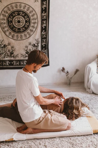 Vertical Shot Male Chiropractor Working Female Patient — Stock Photo, Image