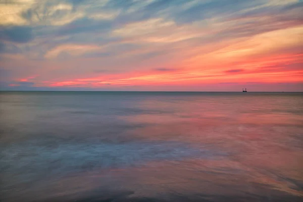 Pôr Sol Fascinante Sobre Mar Verão — Fotografia de Stock