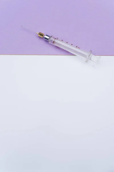 Isolerad Injektionsspruta Papper Med Texten Mellanslag — Stockfoto