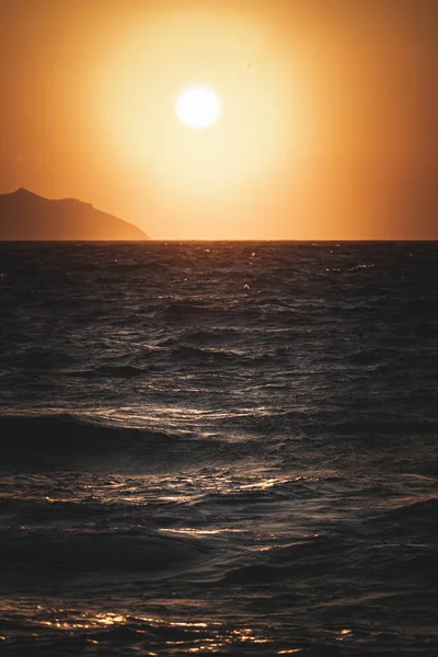 Спокойный Морской Пейзаж Океана Солнечных Лучах Золотом Закате — стоковое фото