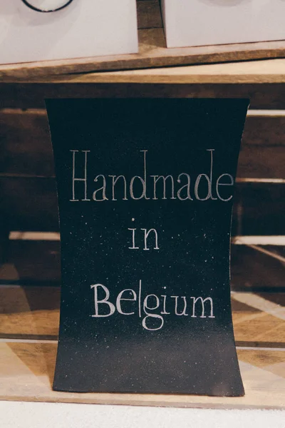 Вертикальний Варіант Напису Handmade Belgium Поверхні Дерева — стокове фото