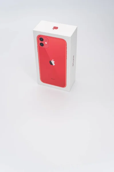 Como Itália Oct 2021 Iphone Produto Vermelho Caixa Smartphone Apple — Fotografia de Stock