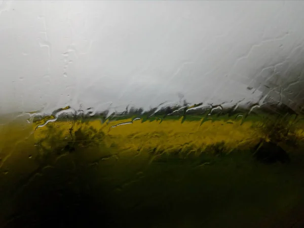 Una Ventana Húmeda Con Vista Una Carretera Campo — Foto de Stock