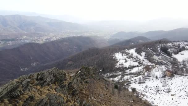 Pintoresca Vista Las Montañas Cubiertas Nieve Atardecer — Vídeo de stock