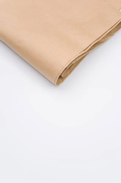 天然食物纸袋折叠在白色表面上 有文字空间 — 图库照片