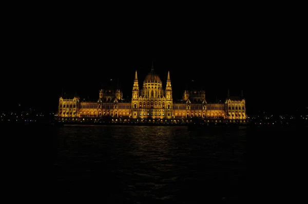 Uma Paisagem Noturna Parlamento Húngaro Edifício Budapeste Hungria — Fotografia de Stock