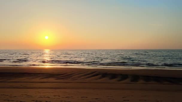 Pintoresca Vista Interminable Superficie Del Mar Ondulado Atardecer — Vídeo de stock