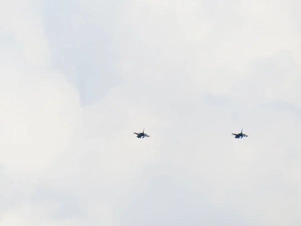 Tiro Perto Dois Helicópteros Militares Voando — Fotografia de Stock