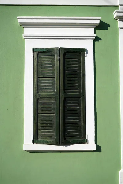 Window Shutters Green Wall — Stock Photo, Image