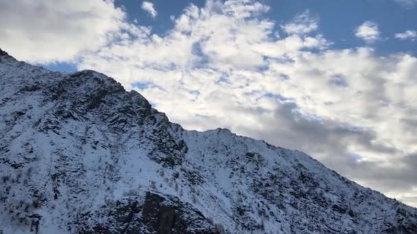 Malerischer Blick Auf Die Schneebedeckten Berge Der Dämmerung — Stockvideo