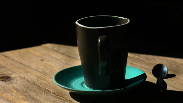 Uma Vista Tranquila Uma Xícara Café Quente Uma Mesa Madeira — Fotografia de Stock