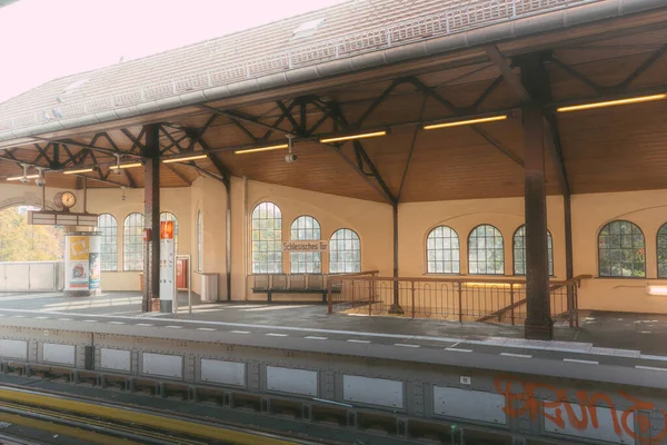 ドイツ ベルリン 2021年10月13日 朝の駅 — ストック写真