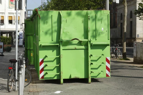 Contenedor Basura Verde Para Construcción Ruinas Pie Calle Alemania —  Fotos de Stock