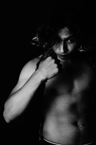 Greyscale Shot Half Naked South Asian Male Feather Scarf Wig — ストック写真