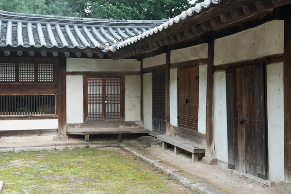 Una Casa Clásica Antigua Corea Con Puertas Estampadas Techo —  Fotos de Stock