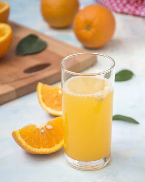 Fresh Orange Juice Narrow Glass Background Oranges — Stock Photo, Image