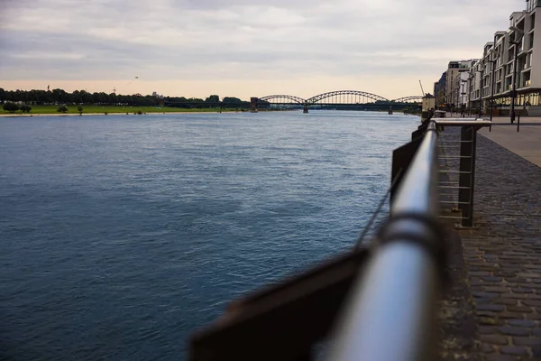 Vacker Utsikt Över Bro Fjärran Köln Tyskland — Stockfoto