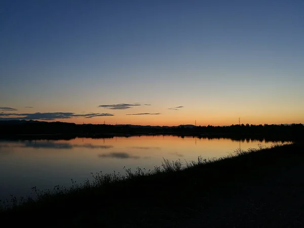 Прекрасний Вид Озеро Під Час Прекрасного Заходу Сонця — стокове фото