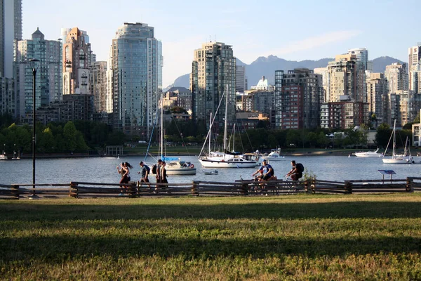 Vancouver Canada 2021年7月30日 加拿大不列颠哥伦比亚省温哥华的太平洋海滨与船只 — 图库照片