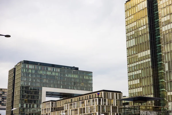 Egy Gyönyörű Felvétel Modern Üvegépületekről Kölnben Németországban — Stock Fotó